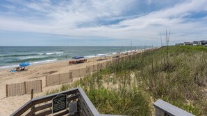 Unclassified image, 5 of 48, button - Donna's Dream: Dog-friendly, Private Pool & Hot Tub, Close to Beach (Duck)