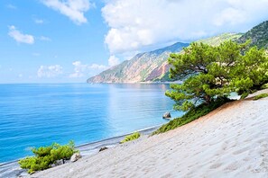Beach nearby, sun loungers, beach towels