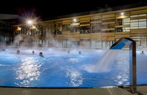 Piscina all'aperto, una piscina riscaldata