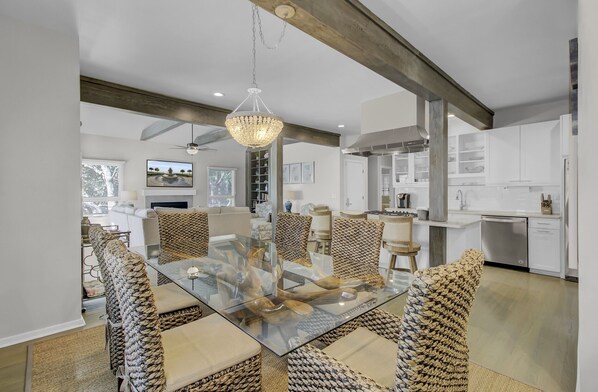 Dining - 3704 Cameron by AvantStay | Pool | Bar | Multiple Balconies! (Isle Of Palms)