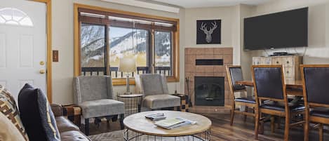 Smart TV y chimenea