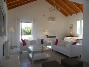 Fernseher, DVD-Player, Bücher