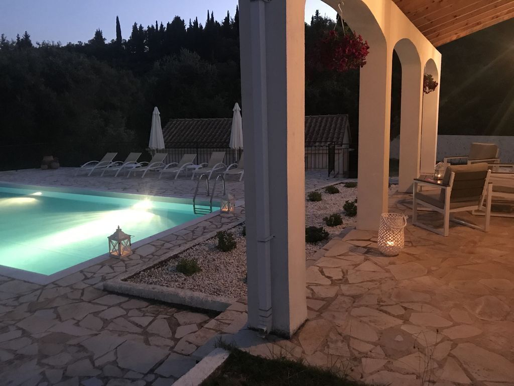 Alberca al aire libre y alberca climatizada