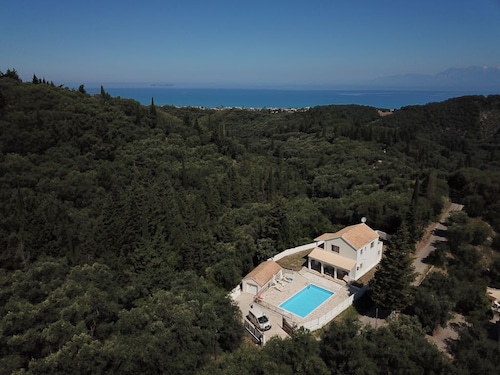 Fedrita: mountain-sea views/private pool/wi-fi/ac/bbq/2 km to the beach.