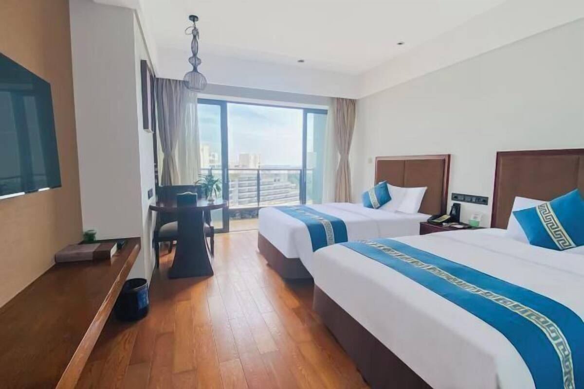 Premium bedding, in-room safe, desk, soundproofing