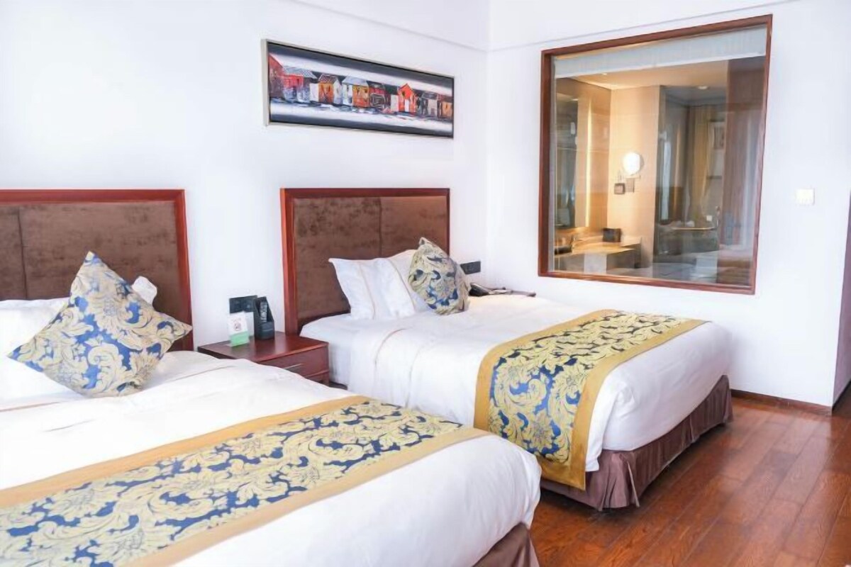 Premium bedding, in-room safe, desk, soundproofing