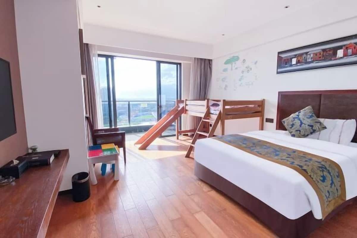 Premium bedding, in-room safe, desk, soundproofing