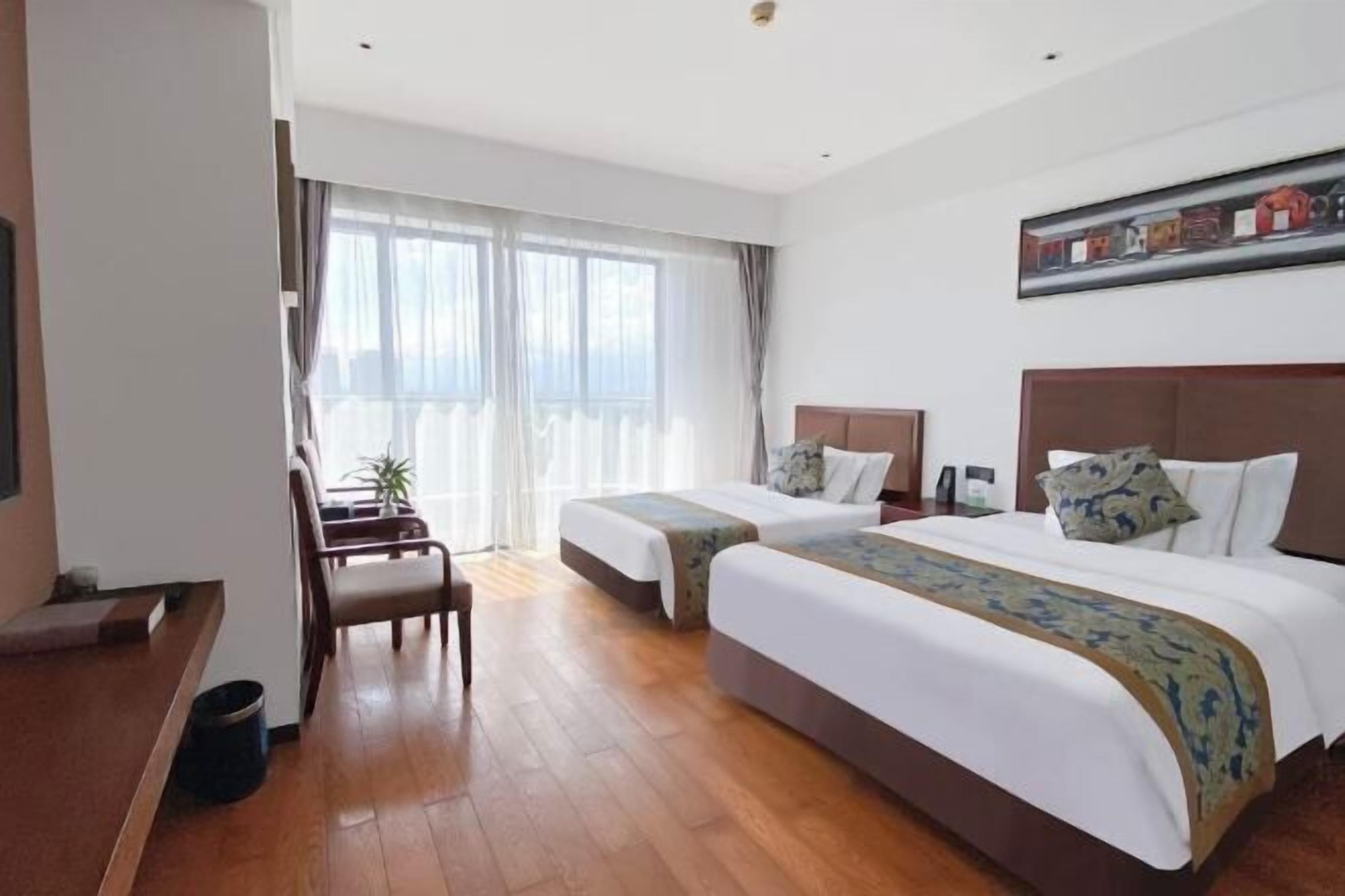 Premium bedding, in-room safe, desk, soundproofing