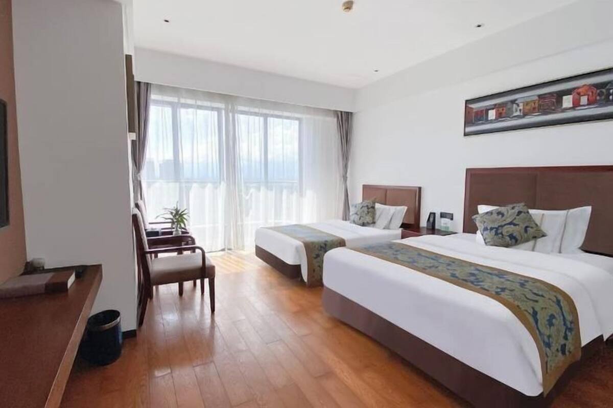 Sängtillbehör av högsta kvalitet och värdeförvaringsskåp på rummet