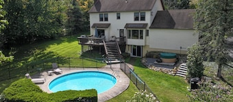Lakefront/Legoland/West Point Retreat Under 1 Hour From NYC! Heated pool & Spa!