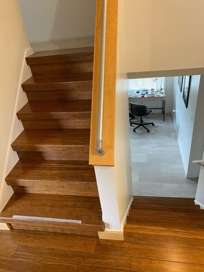 Interior - Large 4 Queen beds, 2 Full Bathrooms with Rec room near Mayo Clinic (Rochester)