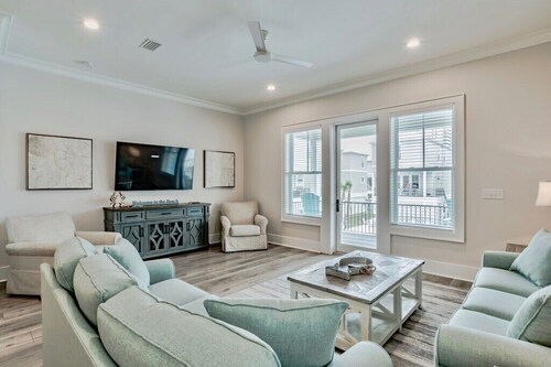 West Side Cottages GG | Beach Cottage, Pet Friendly, Pool, Beach/Lagoon Access!