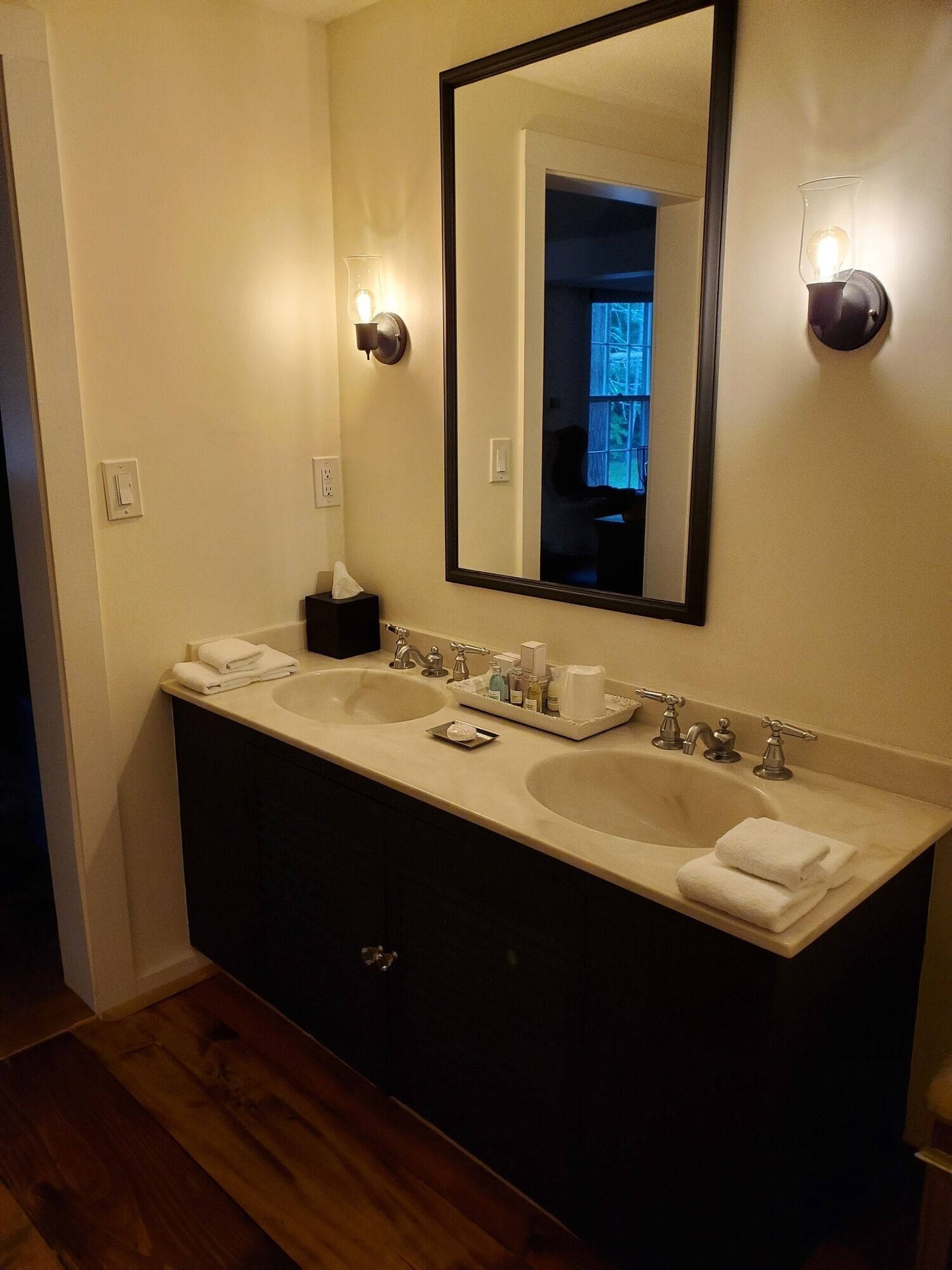 Luxury King Suite, Living Room w/sofa bed, balcony, & 1.5 baths