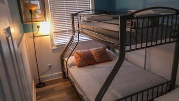 2 bedrooms, internet, bed sheets