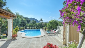 A swimming pool with a pergola, lounge chairs, and potted plants. - VILLA MATEU - 5 MIN WALK TO THE OLD TOWN (Pollensa)