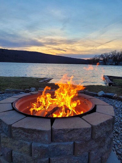 Sunset Lover's Dream! Lakefront Cottage on Otisco!