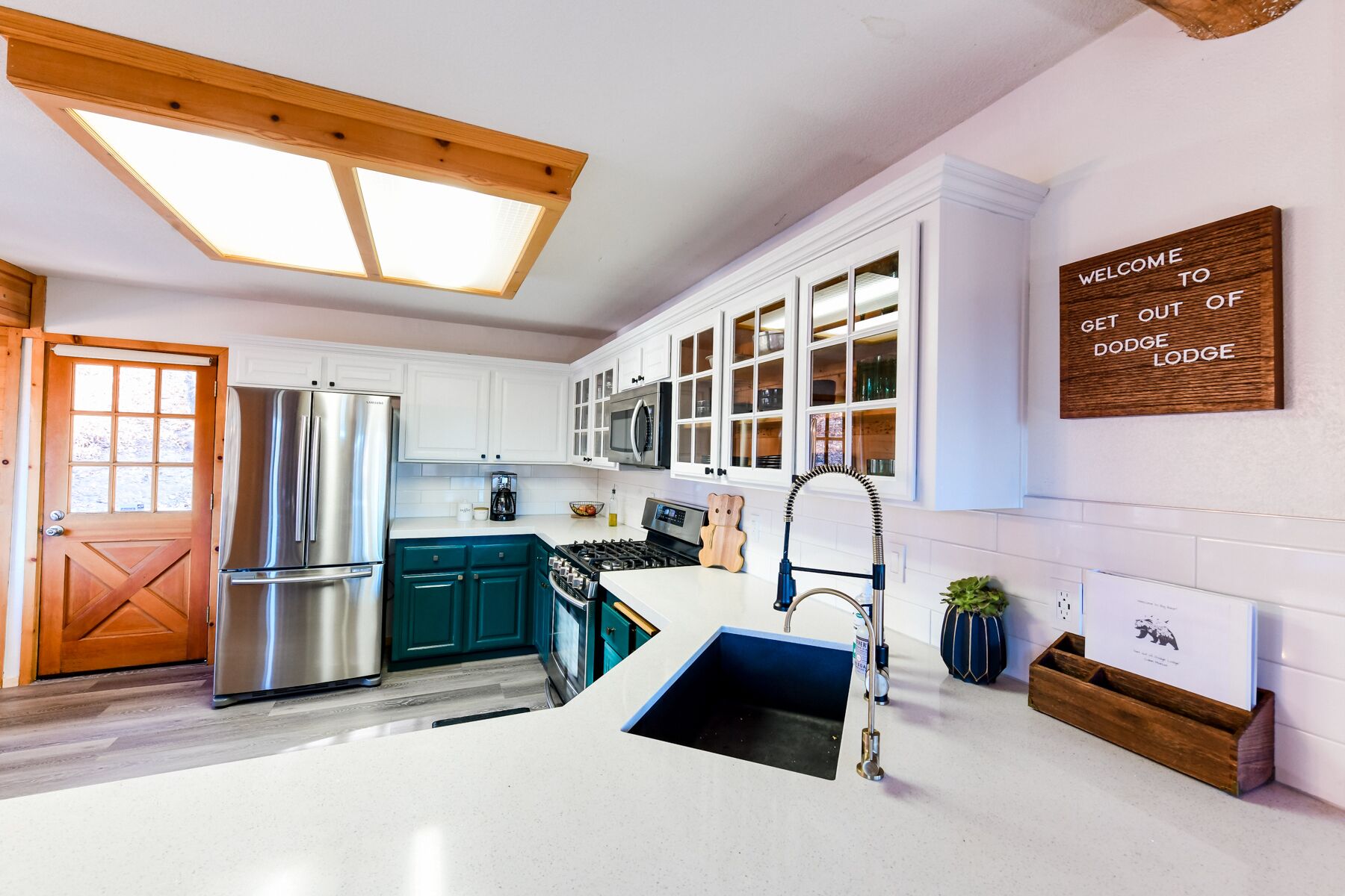 Beautiful Big Bear Lodge with EV charger, Large Deck with BBQ & Views!