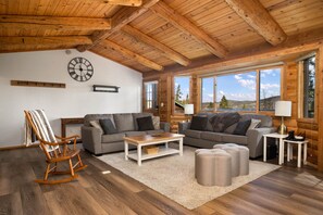 Living area - Beautiful Big Bear Lodge with EV charger, Large Deck with BBQ & Views! (Big Bear)