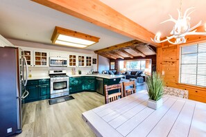 Private kitchen - Beautiful Big Bear Lodge with EV charger, Large Deck with BBQ & Views! (Big Bear)