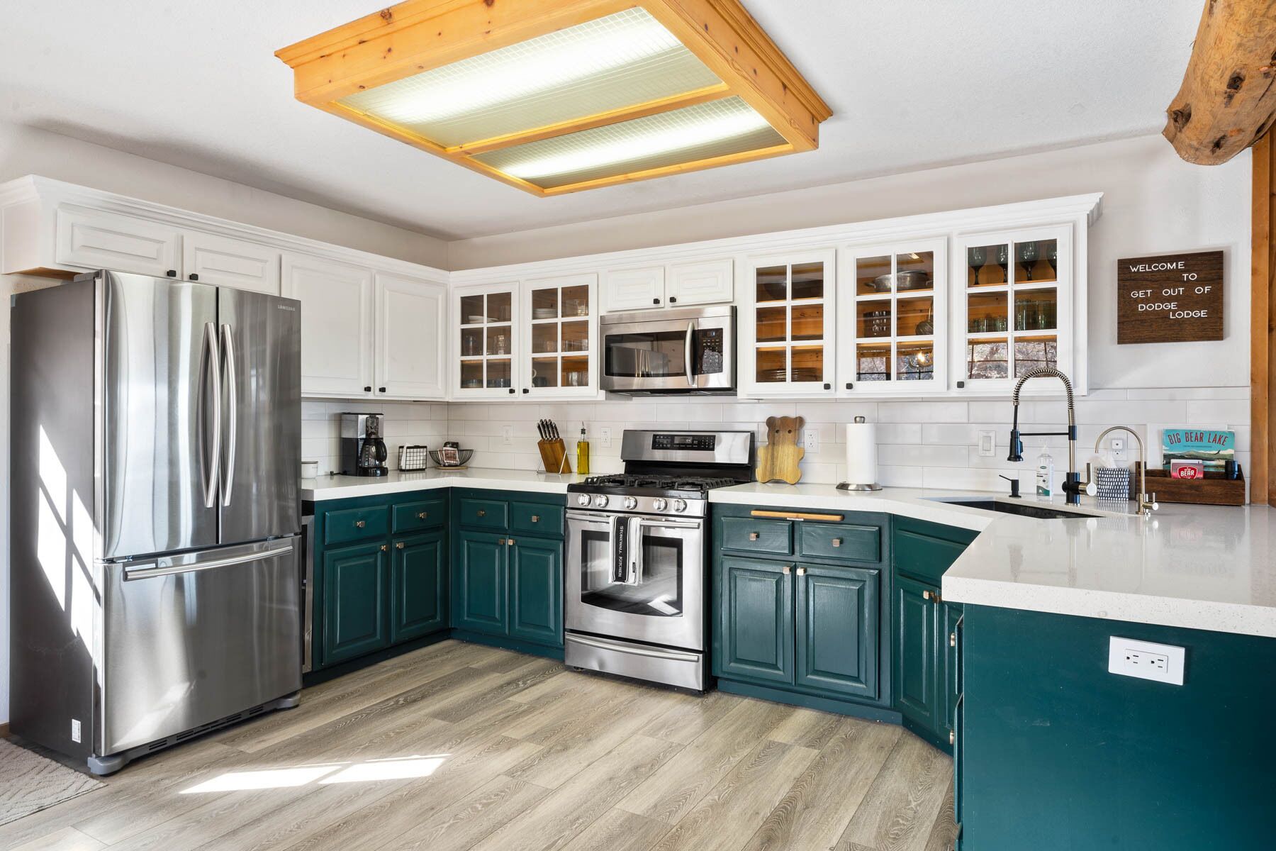 Beautiful Big Bear Lodge with EV charger, Large Deck with BBQ & Views!