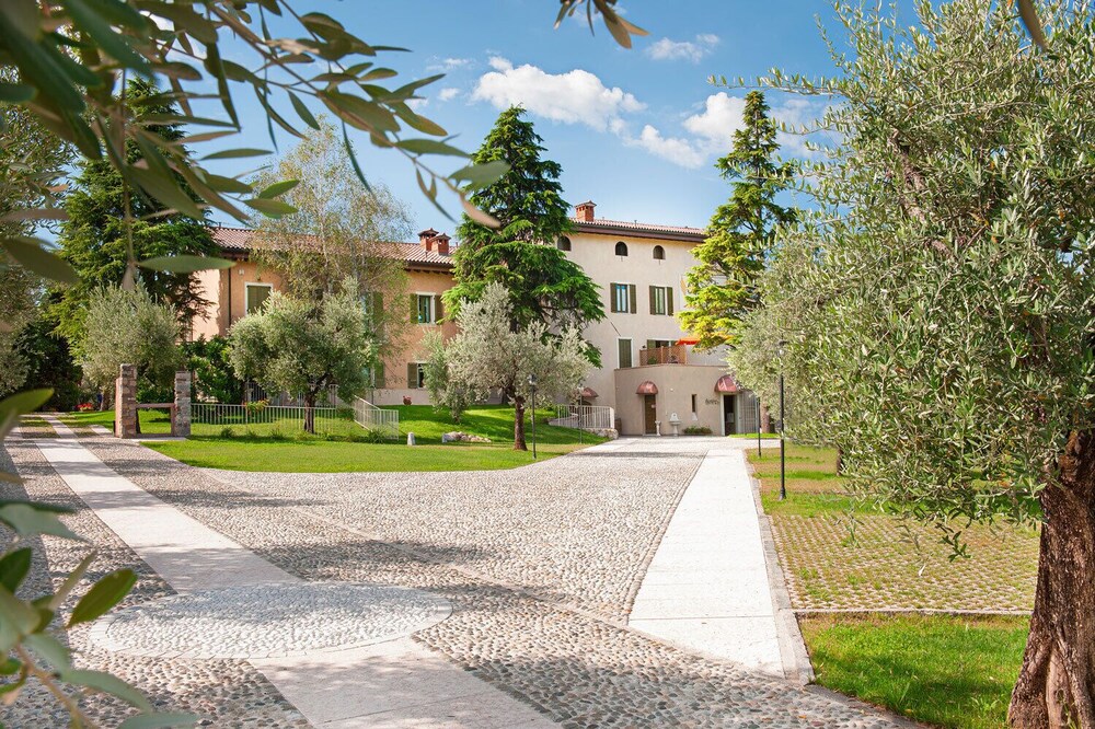 Large three-room apartment with 2 bathrooms in Country House Olea Dei Holiday Apartments
