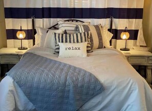 1 bedroom, iron/ironing board, WiFi, bed sheets - The Comfy Cottage at Possum Kingdom Lake 🚤🐟🌞 (Graford)