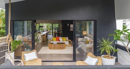 Melaleuca - luxury 4BR retreat with pool