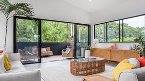 Smart-TV, peis og stereoanlegg