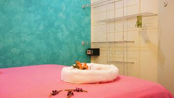 1 bedroom, in-room safe, WiFi, bed sheets