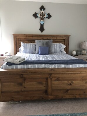 5 bedrooms, desk, iron/ironing board, free WiFi