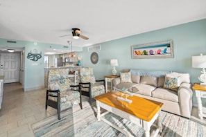 Condo, 2 Bedrooms (507) | Living area
