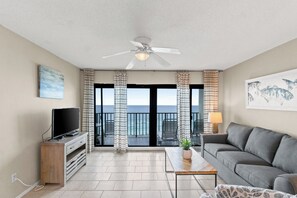 Living area - Commodore Resort by Book That Condo (Panama City Beach)