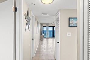 Appart'hôtel, 2 chambres, balcon, vue océan (704)