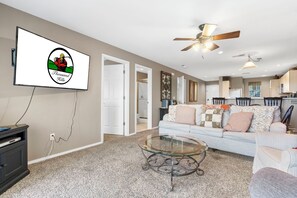 Smart TV, DVD player - 4 Bedroom, 4 Bathroom Walk-in Golf Condo near Branson Shopping & Entertainment (Branson)