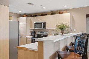 Fridge, microwave, oven, stovetop - 4 Bedroom, 4 Bathroom Walk-in Golf Condo near Branson Shopping & Entertainment (Branson)