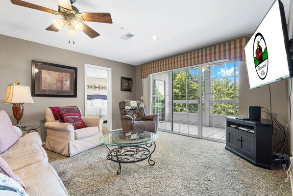 Smart TV, DVD player - 4 Bedroom, 4 Bathroom Walk-in Golf Condo near Branson Shopping & Entertainment (Branson)