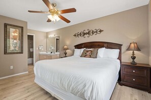 4 bedrooms, iron/ironing board, free WiFi, bed sheets - 4 Bedroom, 4 Bathroom Walk-in Golf Condo near Branson Shopping & Entertainment (Branson)