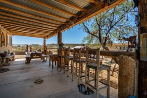 Outdoor dining - Coyote Cabin, Cowboy Decor, Scenic Desert (New River)