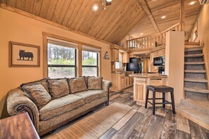 TV - Pagosa Springs Tiny Cabin: Fish, Hike, Ski & Soak! (Pagosa Springs)