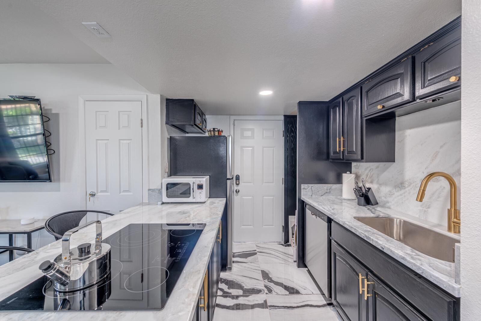 Fully Renovated Home 5 minutes from the strip!