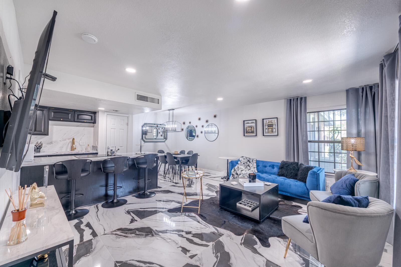 Fully Renovated Home 5 minutes from the strip!