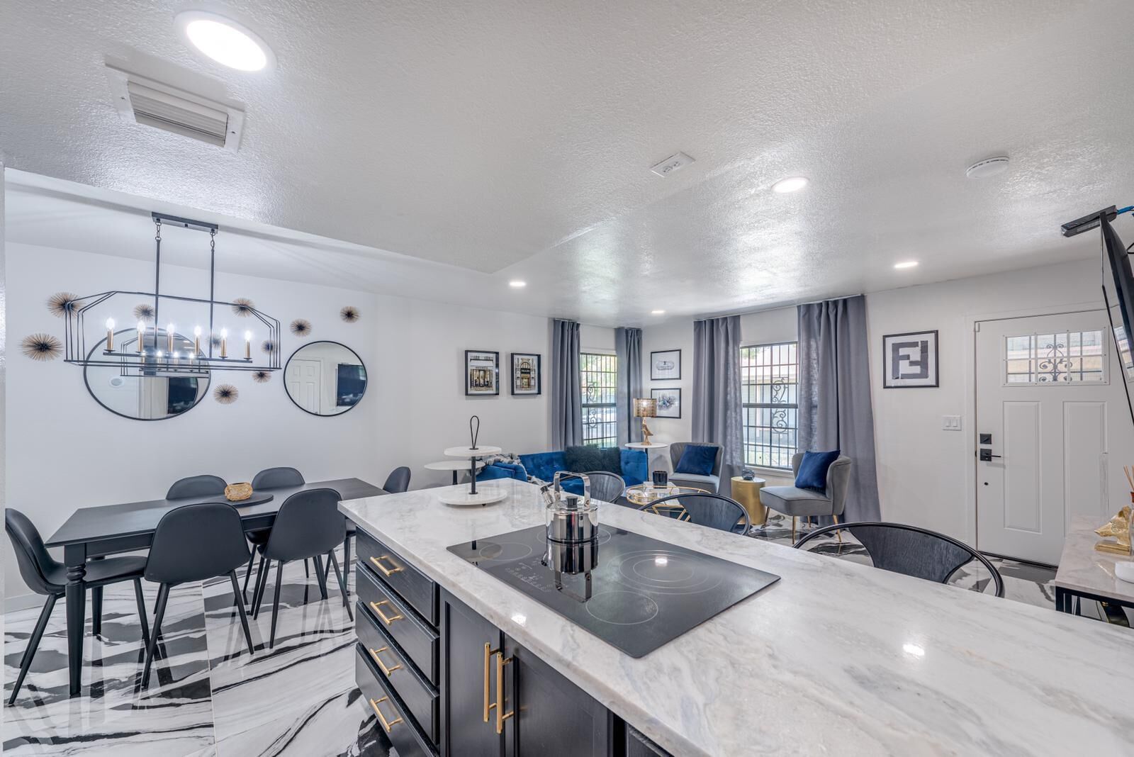 Fully Renovated Home 5 minutes from the strip!