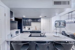 Private kitchen - Fully Renovated Home 5 minutes from the strip! (Las Vegas)