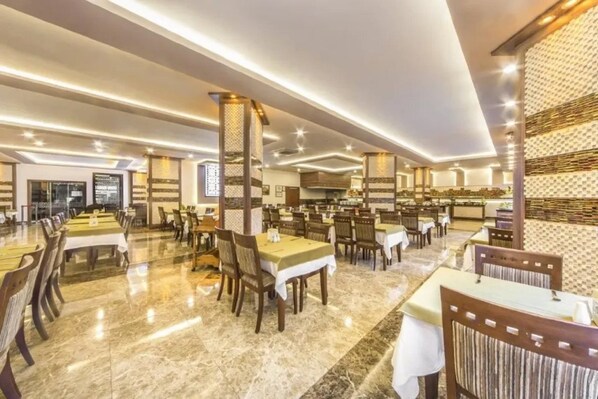 Dining - Kleopatra Royal Palm (Alanya)