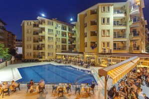 Kolam renang outdoor