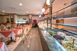 Dining - Cardor Holiday Complex (St. Paul's Bay)