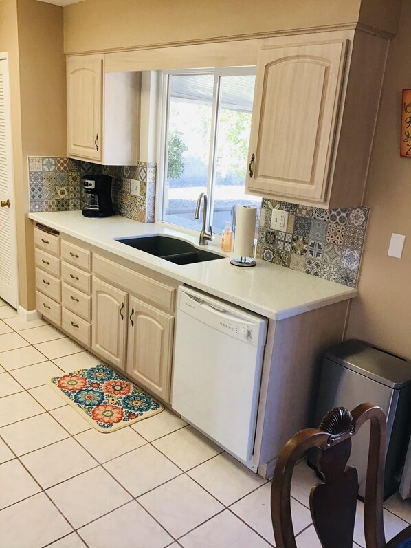 Fridge, microwave, oven, stovetop - YAY, VACAY! HAVE FUN IN SUN CITY! A 55+ community (Sun City)