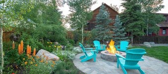 Luxury Home in Town, Hot Tub, Movie Theater, Large Fenced In Yard ⛰