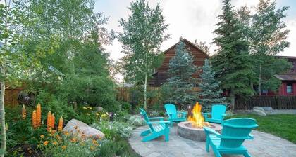 Luxury Home in Town, Hot Tub, Movie Theater, Large Fenced In Yard ⛰