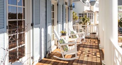 On the Sound 6BR 4.5BA home! Great for large families, 2 living spaces. Hot tub!